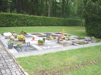Neu angelegtes Urnengrabfeld auf dem Friedhof Wallmenroth