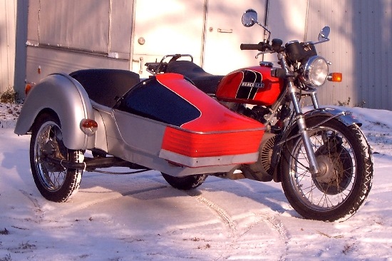 JEin echter Hingucker: W2000 Gespann mit MZ-Boot