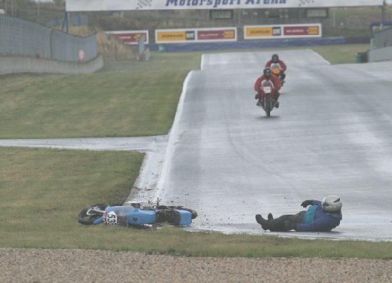 Sturz von Hans-Heinrich im Regen! 